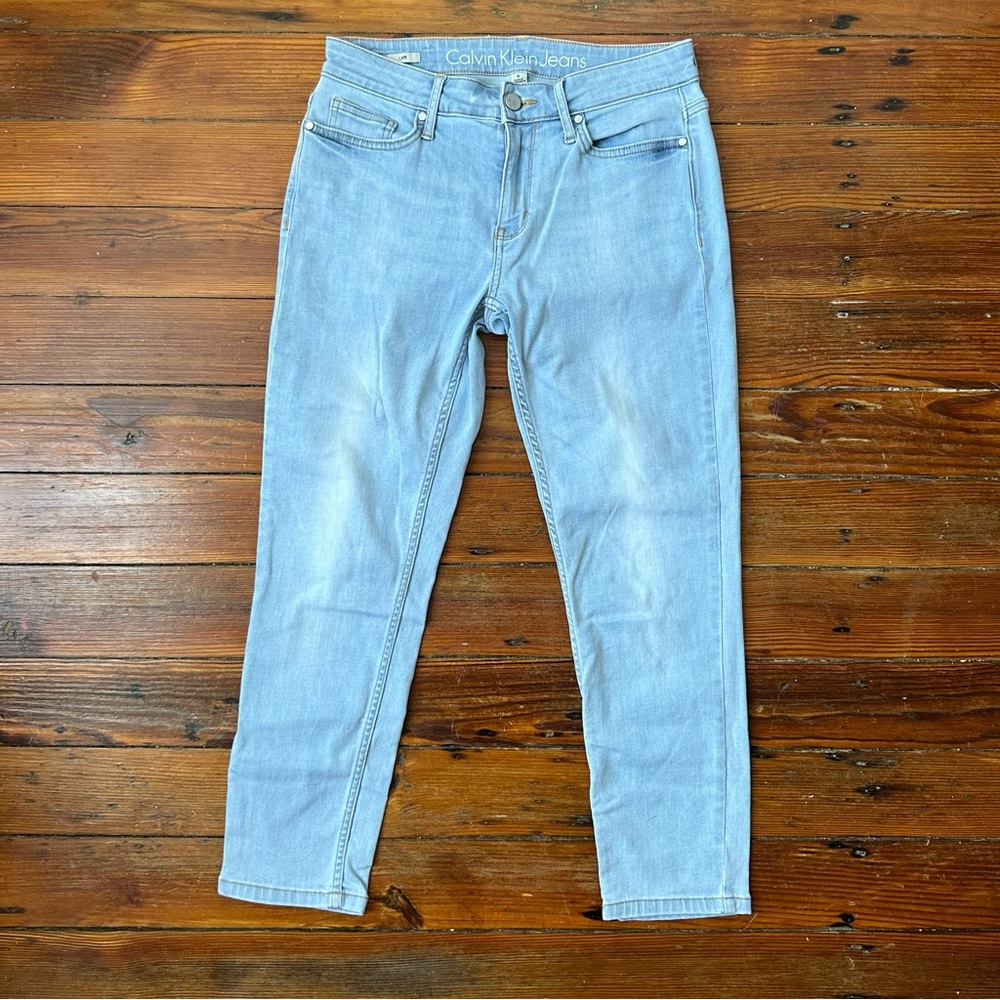 Calvin Kline Jeans Capri light wash Sz 6